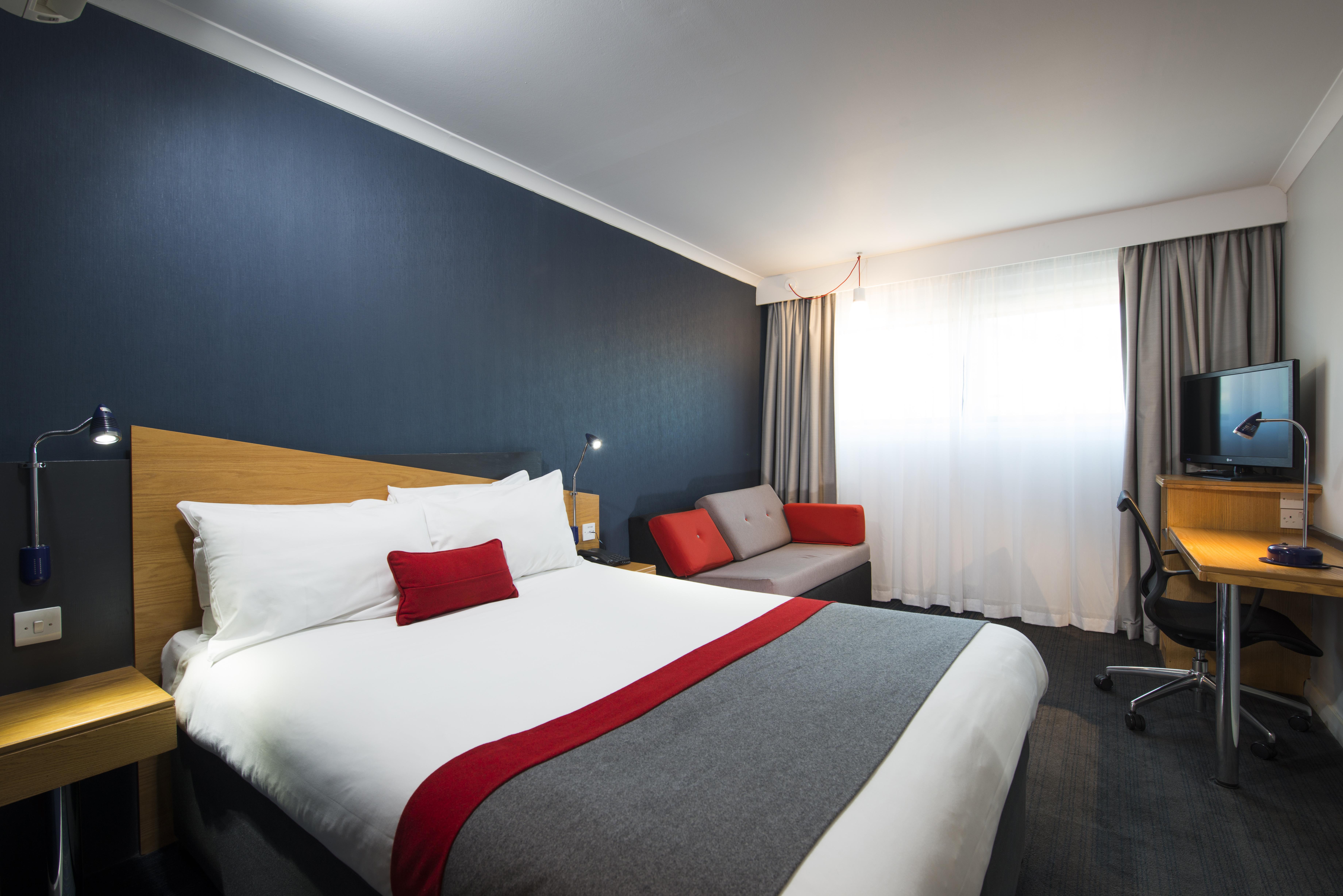 Holiday Inn Express East Midlands Airport By Ihg Castle Donington Dış mekan fotoğraf