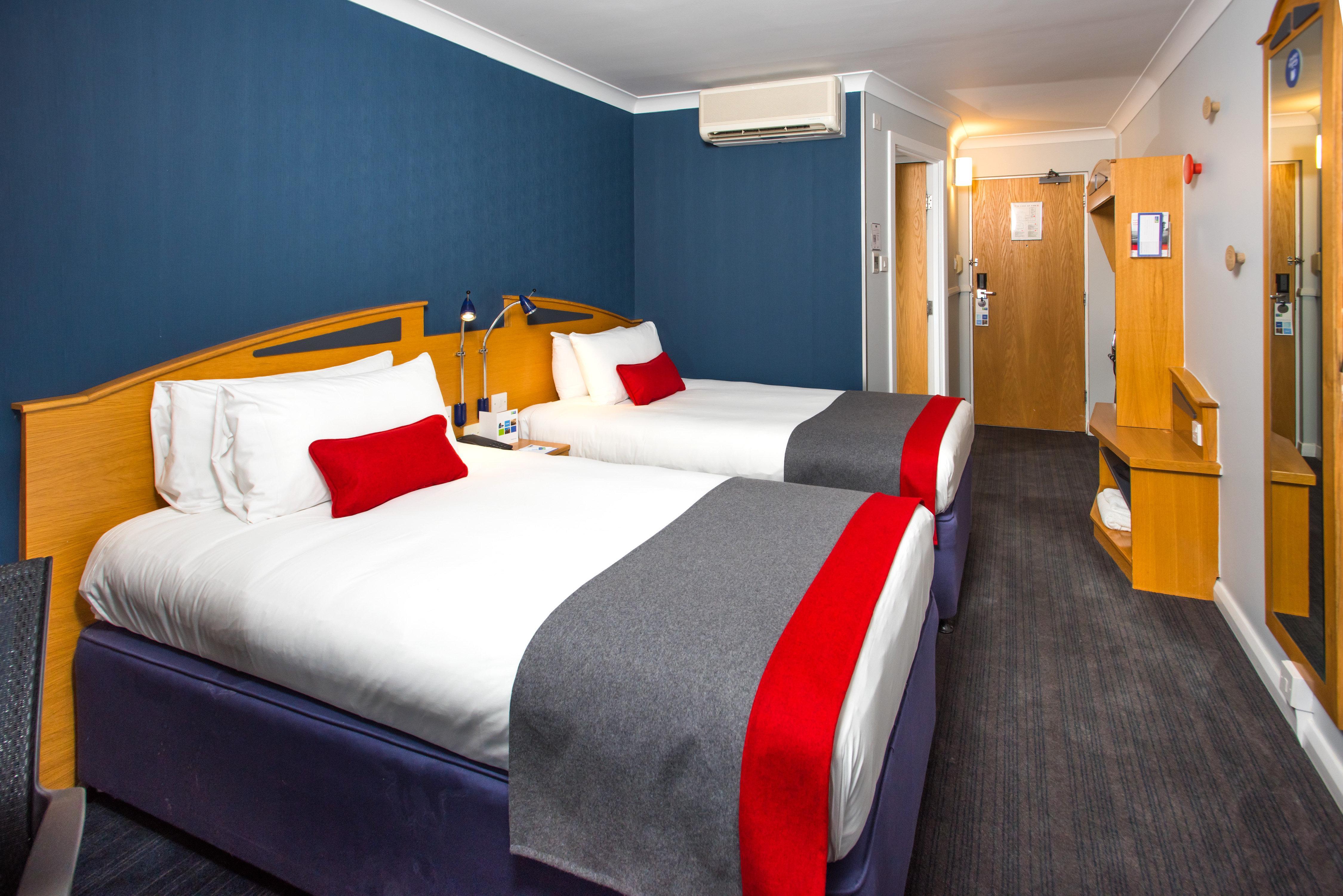 Holiday Inn Express East Midlands Airport By Ihg Castle Donington Dış mekan fotoğraf