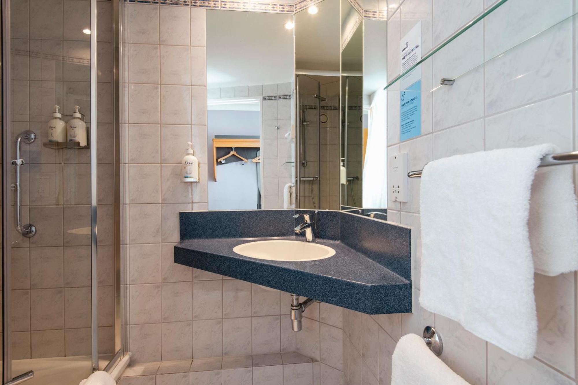 Holiday Inn Express East Midlands Airport By Ihg Castle Donington Dış mekan fotoğraf
