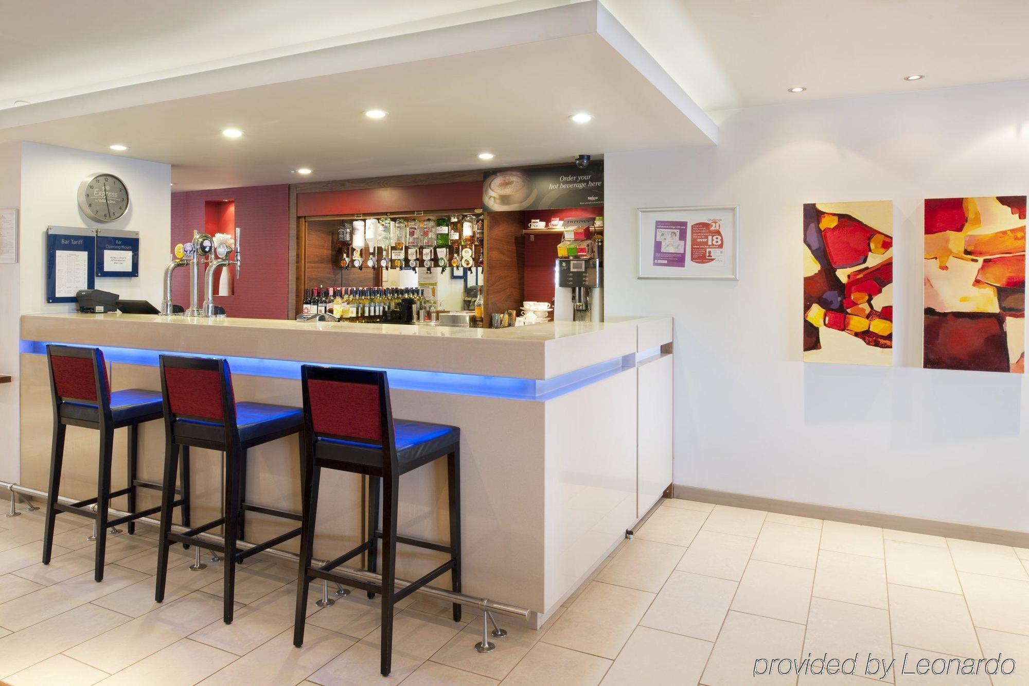 Holiday Inn Express East Midlands Airport By Ihg Castle Donington Dış mekan fotoğraf