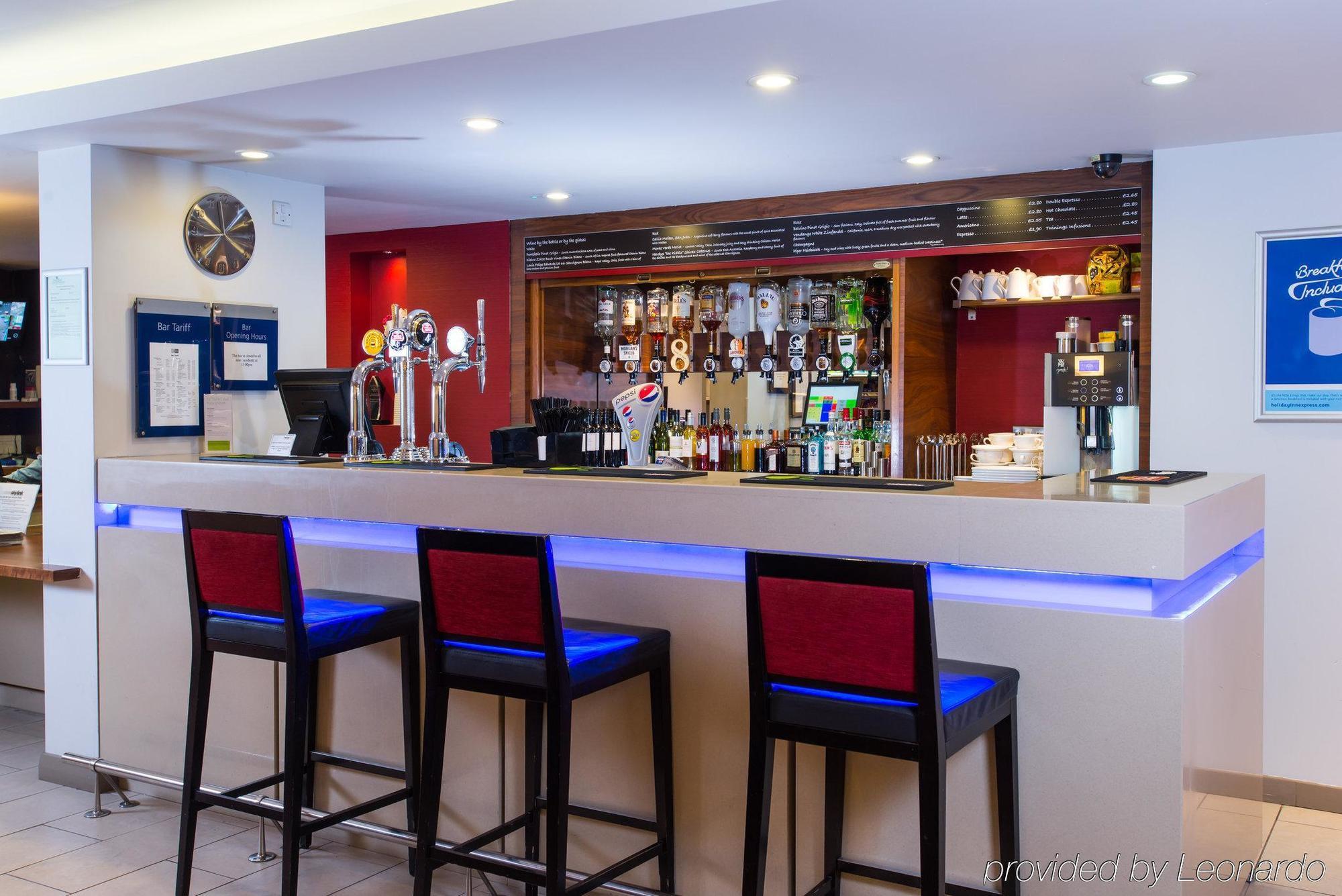 Holiday Inn Express East Midlands Airport By Ihg Castle Donington Dış mekan fotoğraf