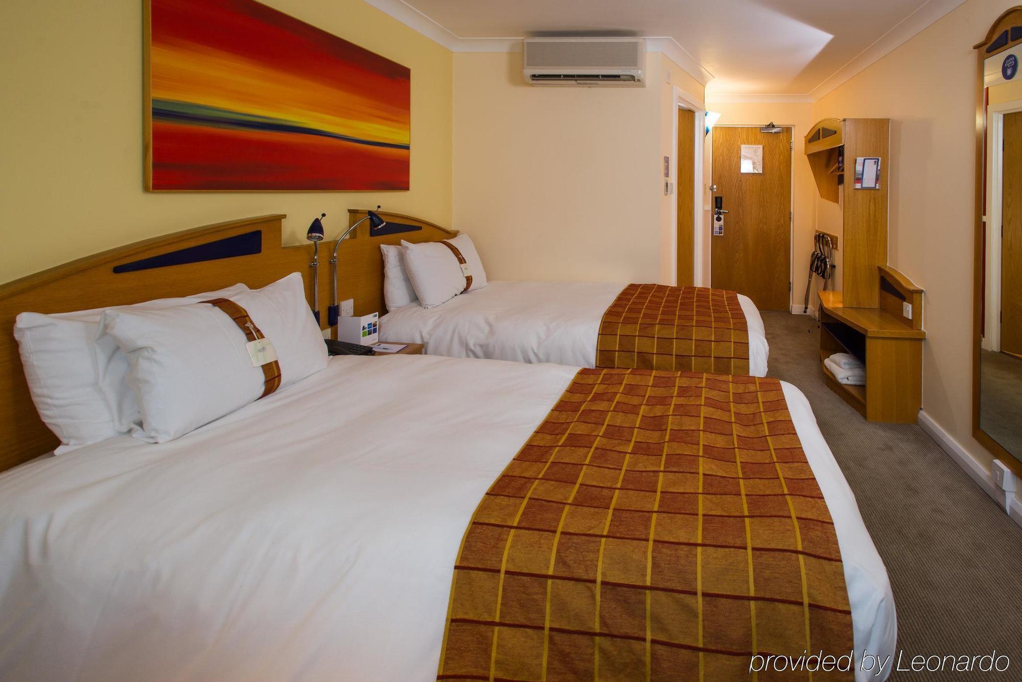 Holiday Inn Express East Midlands Airport By Ihg Castle Donington Dış mekan fotoğraf