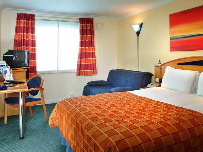 Holiday Inn Express East Midlands Airport By Ihg Castle Donington Dış mekan fotoğraf