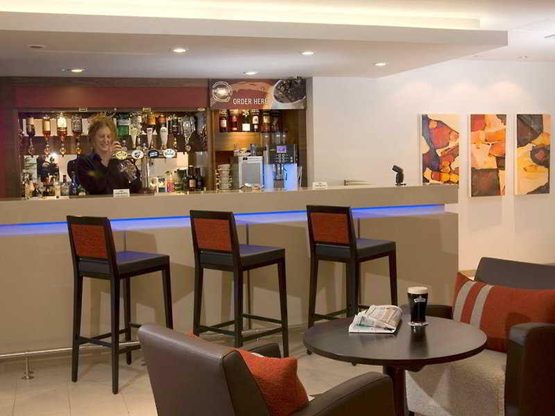 Holiday Inn Express East Midlands Airport By Ihg Castle Donington Restoran fotoğraf