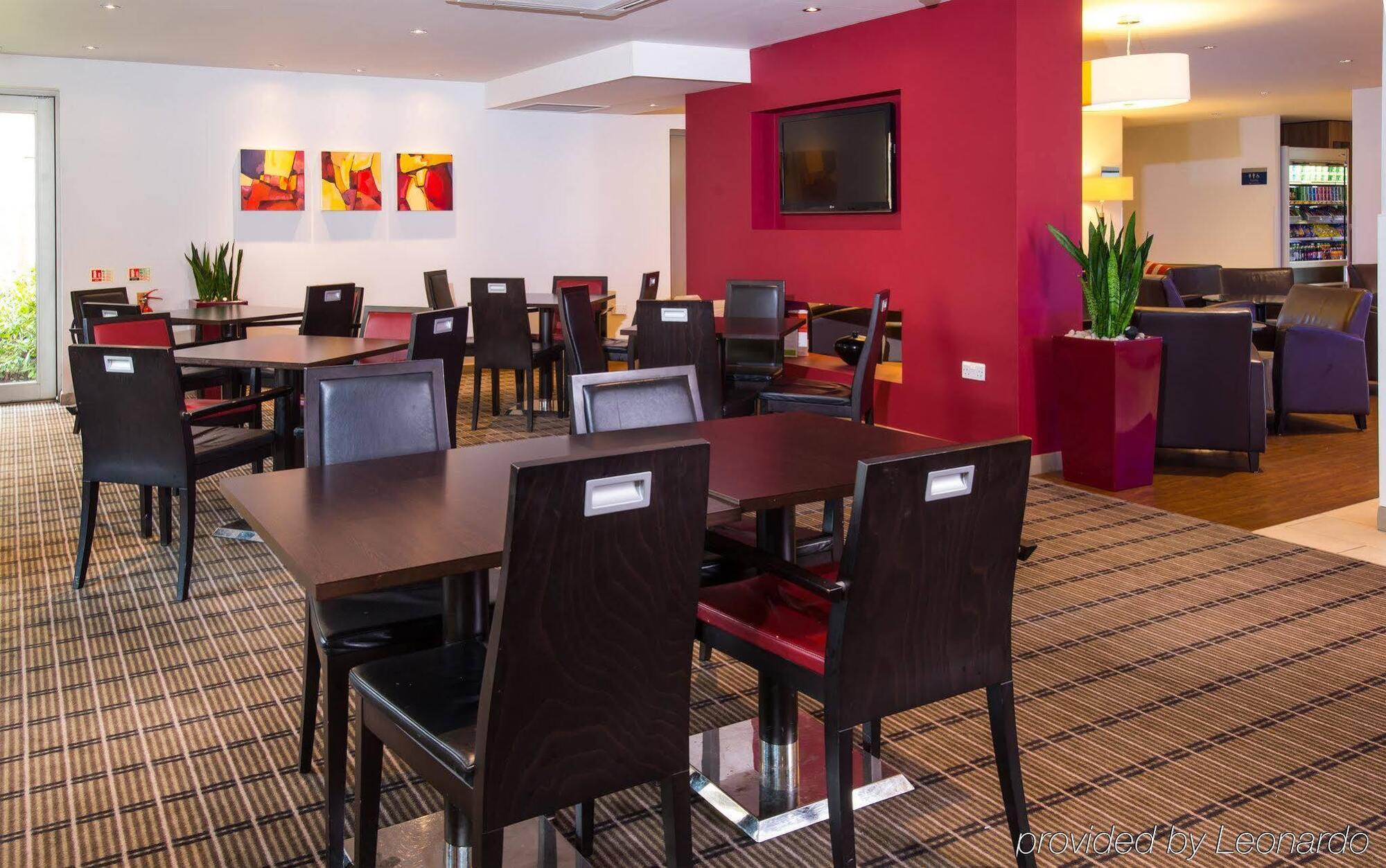 Holiday Inn Express East Midlands Airport By Ihg Castle Donington Dış mekan fotoğraf