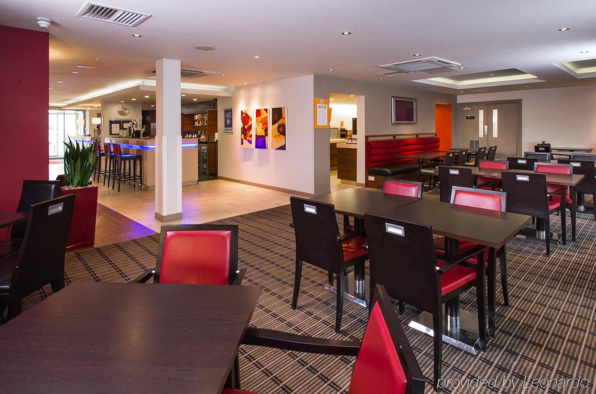 Holiday Inn Express East Midlands Airport By Ihg Castle Donington Dış mekan fotoğraf